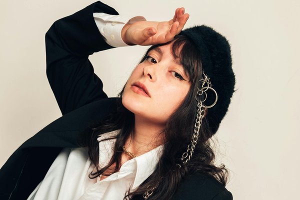 Retrouvez le confort avec le piercing transparent labret